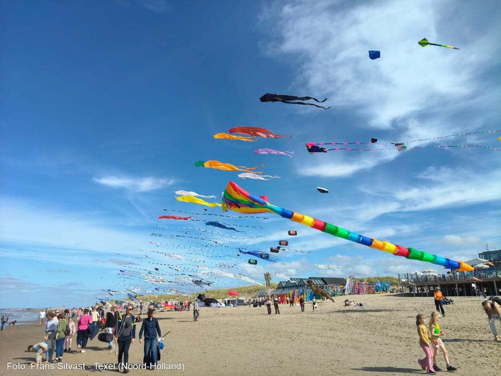 Mogelijk ziet het weerbeeld er dinsdag zo uit, met temperaturen van 25 tot 30 graden.
