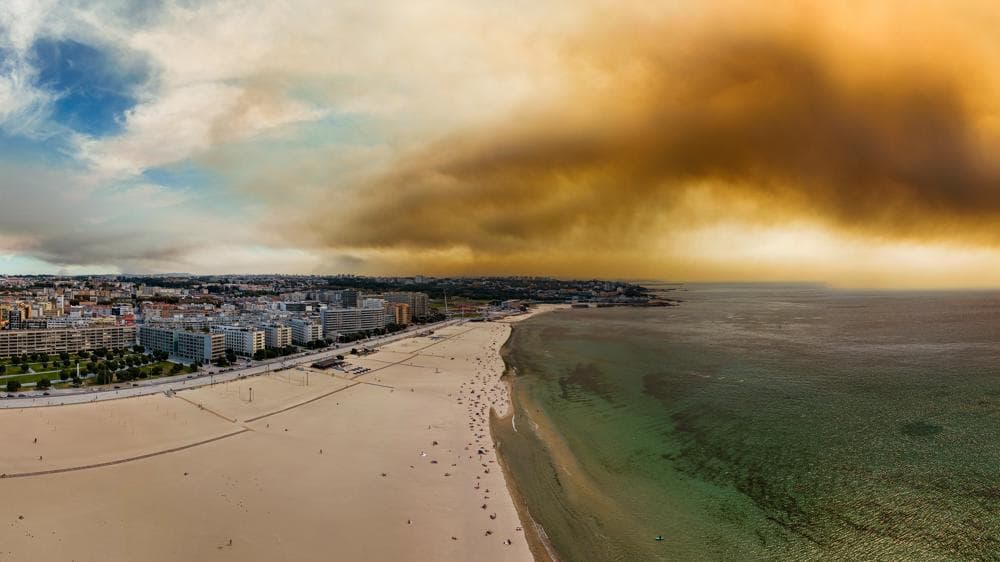 Natuurbrand in de omgeving van Porto, Portugal zorgde voor slechte luchtkwaliteit deze zomer. (Foto: Jeroen Schonewille)