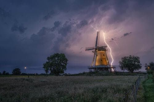 Noodweer in beeld: de mooiste bliksemschichten en spectaculaire wolken