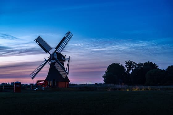 Lichtende nachtwolken NLC 23.15u garmerwolde groningen