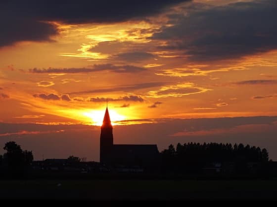 Prachtige wolkenlucht tijdens zonsondergang
