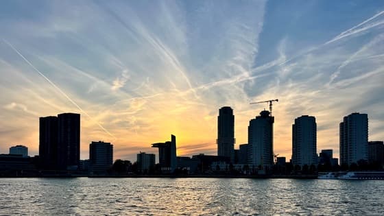 Prachtige zonsondergang in Rotterdam 