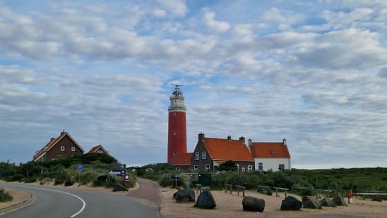Toenemende bewolking boven Texel 
