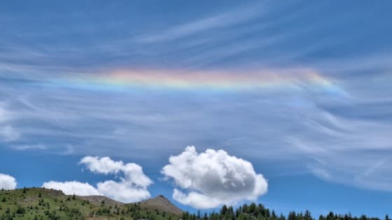 'Horizontale' regenboog in Franse Alpen