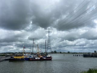 Donkere wolken boven IJburg