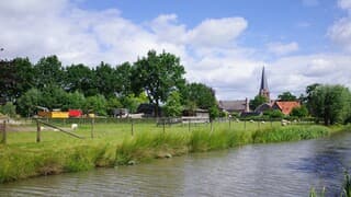 Zon, wolken en wind in Midden-Nederland bij Langbroek