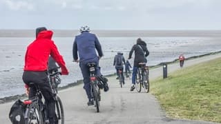 Harde woei en de jas aan 