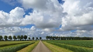 Zon en wolken