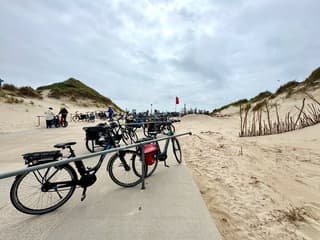 Ondanks grijze lucht heel veel fietsers