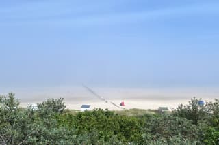 Mistig aan zee