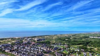 Lichte bewolking boven Wijk aan Zee vanmiddag 