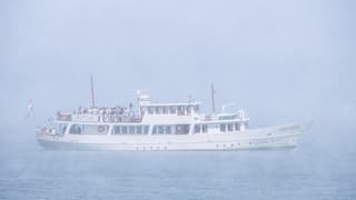 Rondvaartboot de mist in
