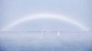 Mistboog in zeevlam boven de Oosterschelde