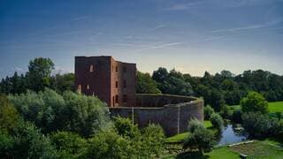 Ruine van Teylingen in de zon