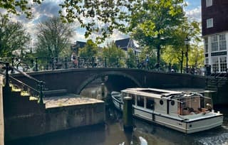 Rond 9 uur vanmorgen was het al warm, zonnig en prima weer om luchtig gekleed met de fiets naar t werk te gaan.