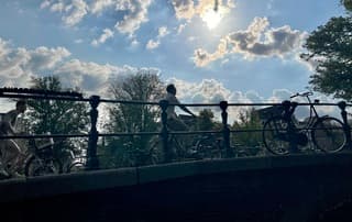De dag begon al heel vroeg op z’n zomerst. 