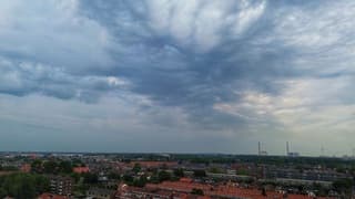 Donkere onweersbui  boven Beverwijk 