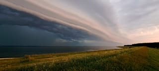 Onweerslucht boven het Grevelingenmeer bij Herkingen 