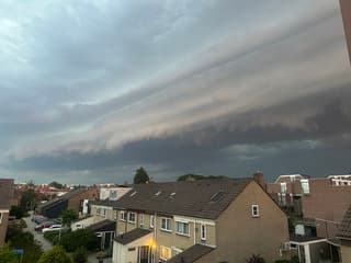 Shelfcloud / Supercell boven Capelle aan den IJssel
