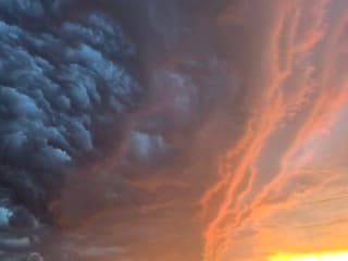 Laatste zonnestralen en komend onweer