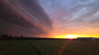 Donker wolken pakken zich samen 