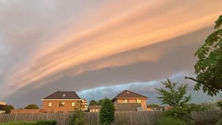 Shelfcloud zonsondergang kleuren