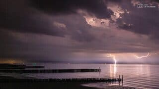 Spectaculaire blikseminslag boven de Westerschelde