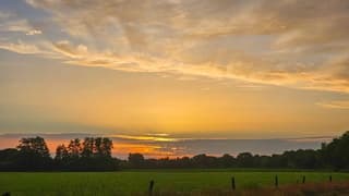 Donkere lucht en zon