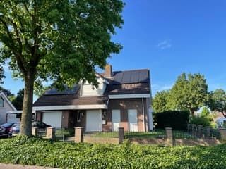 Schaduw door bomen