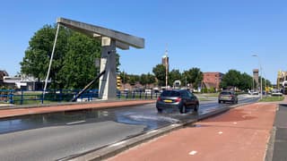 Brug wordt nat gehouden