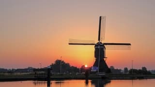 Zonsopkomst aan het Merwedekanaal 