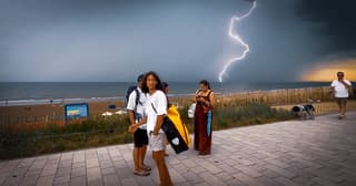 Onweer boven zee