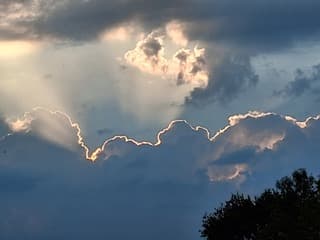 Verlichte wolkenranden