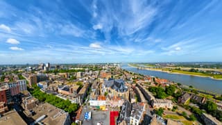 Sluierwolken boven het centrum