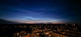 Lichtende nachtwolken
