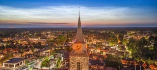 Lichtende nachtwolken gefotografeerd met de drone