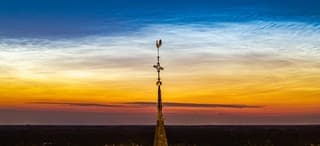 Magische lichtende nachtwolken fotograferen met de drone