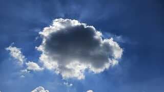 Zon achter wolken