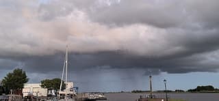Wolk met valstrepen