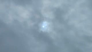 Door de wolken schijnt de zon