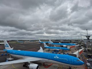 Prachtige wolkenluchten op Schiphol 