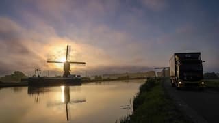 Bewolking net na zonsopkomst 