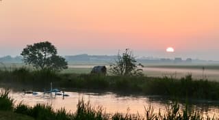 Mistige zonsopkomst 