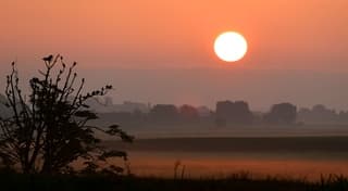 Mistige zonsopkomst 