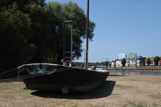 De boot ligt droog 