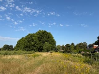 Blauwe lucht en wolkjes 