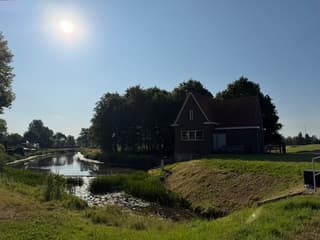 Zon en blauwe lucht 