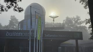 Plots mist en waterig zonnetje