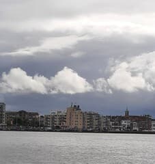 Donkere wolken boven Dordrecht