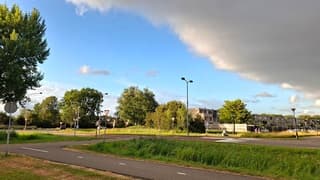 Half bewolkt